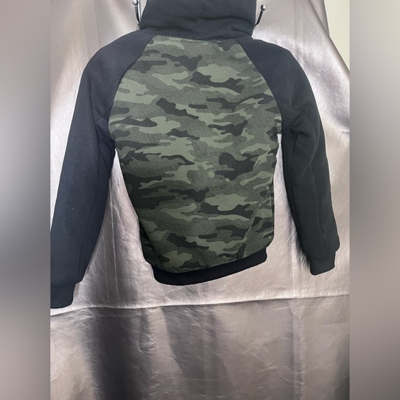 Boys size 5 Camouflage jacket for winter - Picture 3 of 4